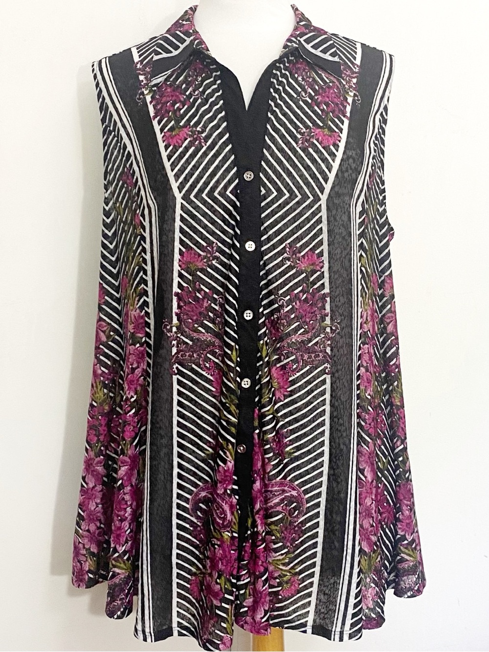 Avenue Sleeveless Floral-Stripe Button Up Longer Tunic Length Blouse 22/24